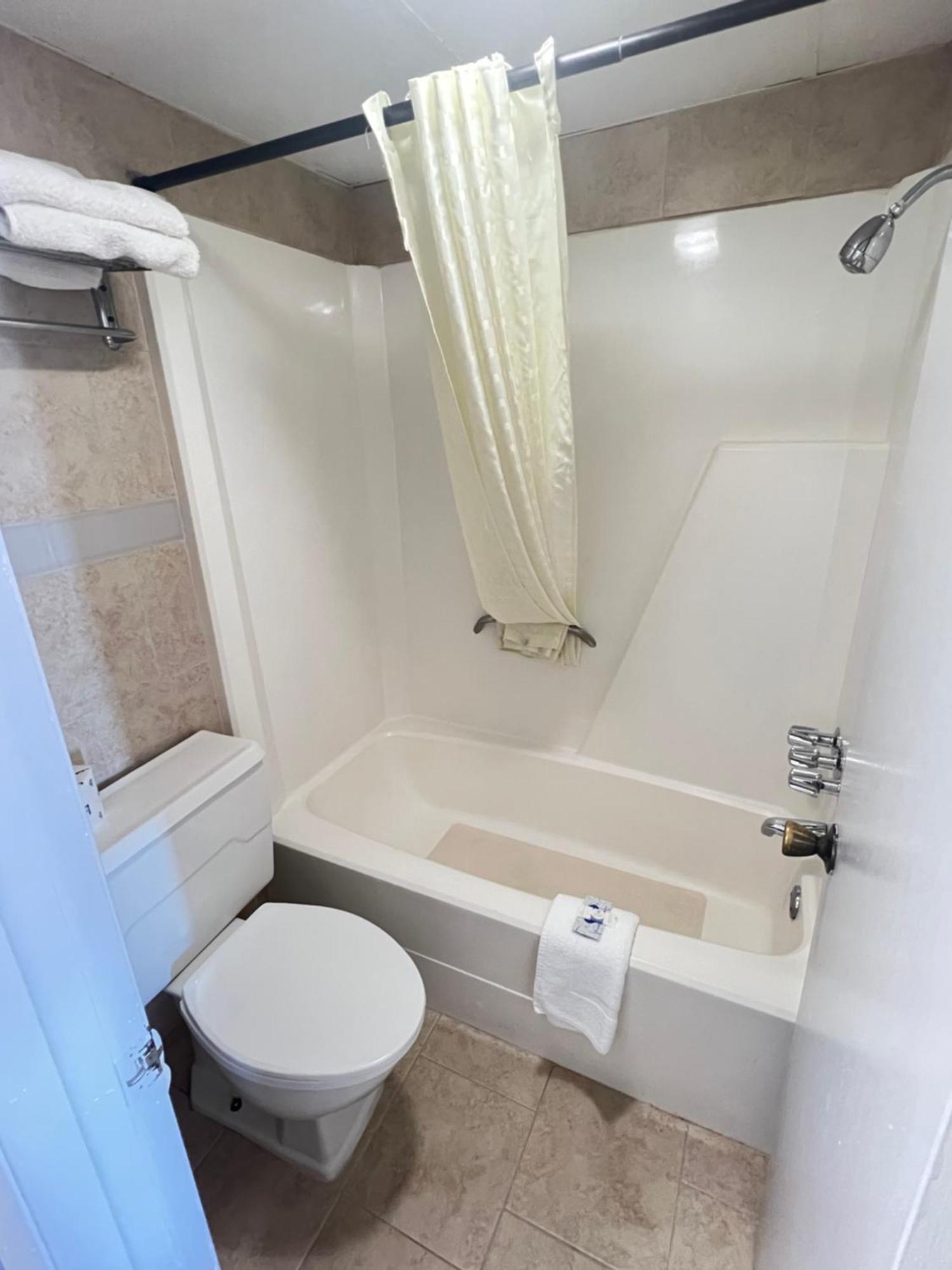 Hotel 81 El Reno Εξωτερικό φωτογραφία
