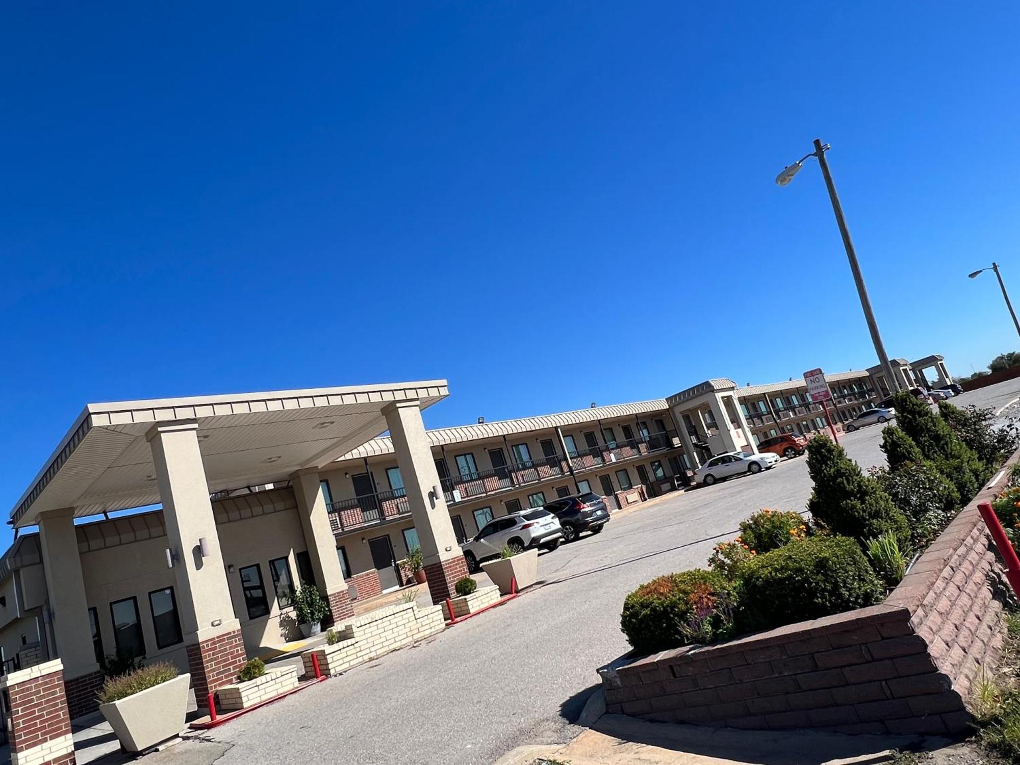 Hotel 81 El Reno Εξωτερικό φωτογραφία