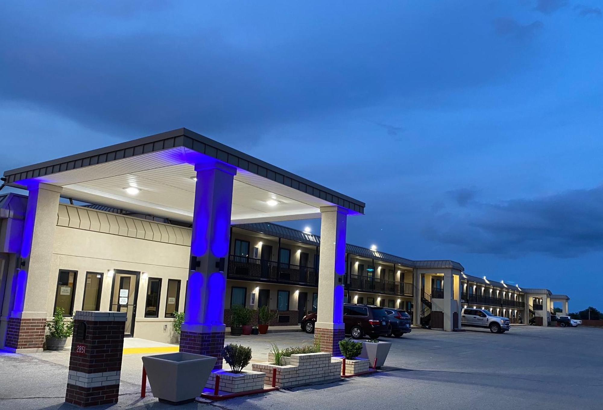 Hotel 81 El Reno Εξωτερικό φωτογραφία